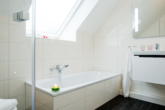 Badezimmer Dachgeschoss - Großzügiges Ferienhaus in Strandlage