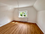 Schlafzimmer 2 Dachgeschoss - Saniertes Einfamilienhaus für die kleine Familie